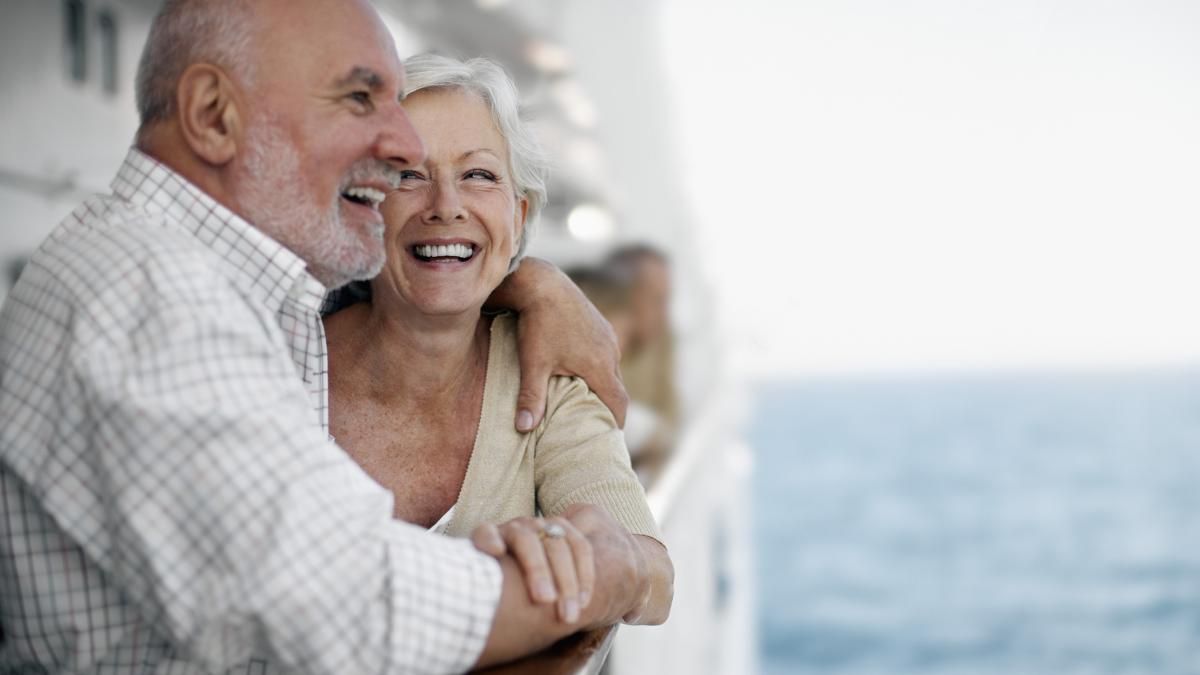 pasaportul de aur face acest vis posibil o companie le propune pensionarilor o croaziera pe viata cu tot confortul de acasa