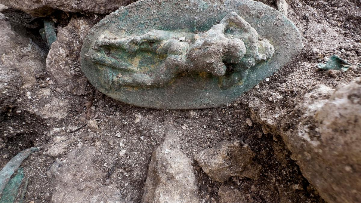 scheletul vechi de 2 100 de ani al unui razboinic cunoscut drept lordul de la sakar a fost descoperit in bulgaria