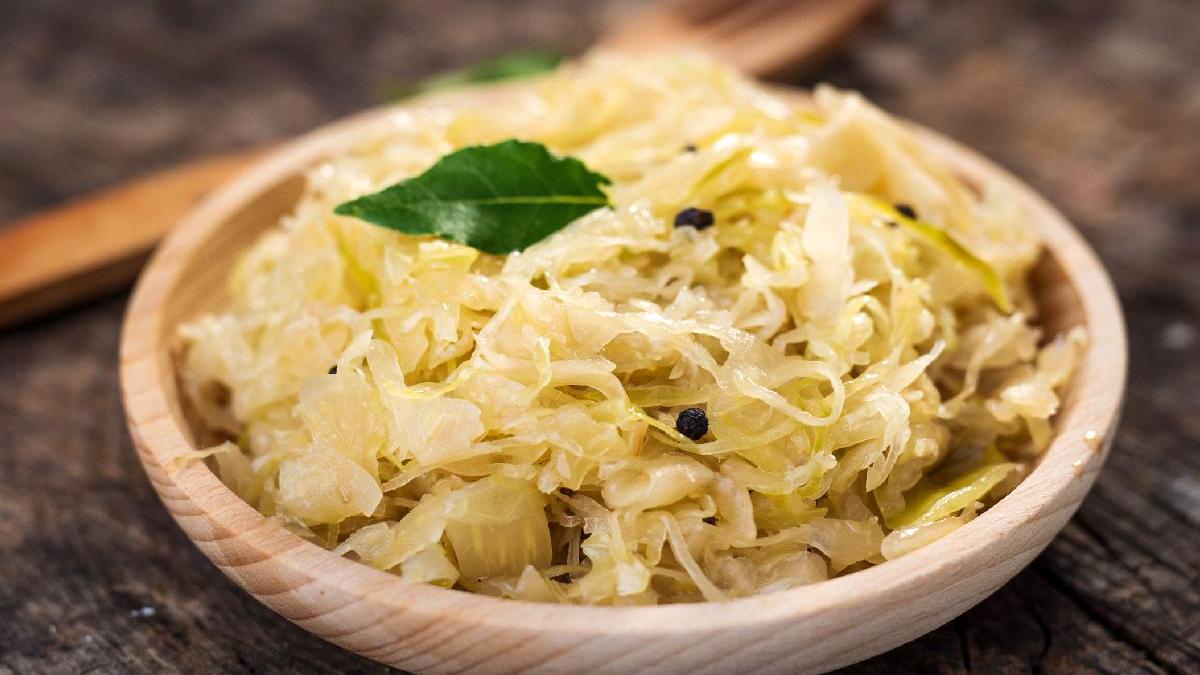 varza murata dupa reteta bunicii cum se punea varza la butoi in mod traditional