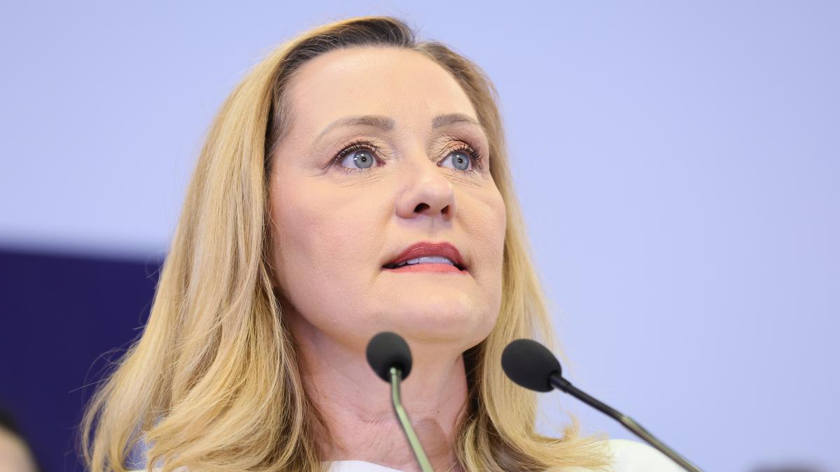 elena lasconi il avertizeaza pe ilie bolojan cea mai mare greseala intr o societate capitalista este sa tai investitiile