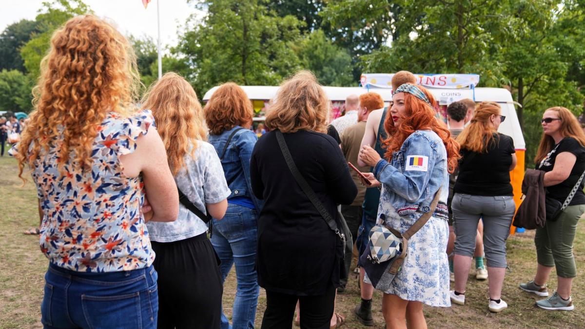 festivalul roscatilor a atras mii de persoane in olanda oameni din peste 80 de tari au venit la redhead days