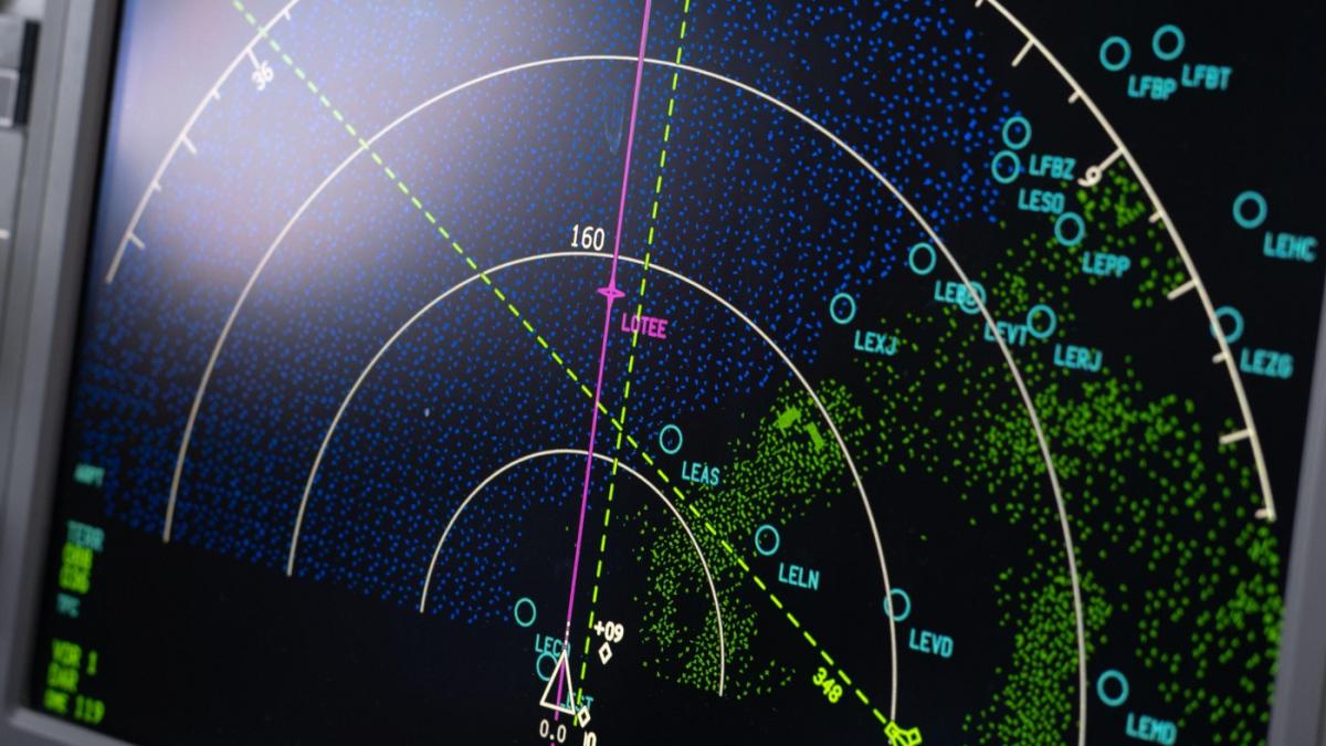 aeronava lui von der leyen a ramas fara gps in cea mai bruiata zona din europa cazul avionului teleportat din bucuresti in crimeea