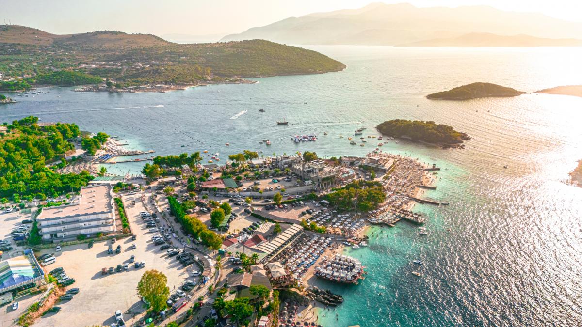 noul magnet turistic al europei albania nu mai e destinatia ieftina de altadata acum e ca monaco localnicii nu mai au loc