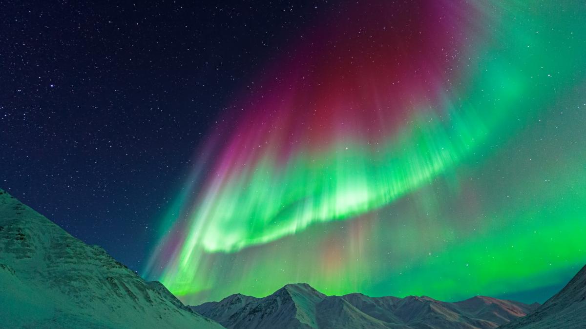 o eruptie solara va declansa o furtuna geomagnetica puternica pe pamant care va face vizibila aurora boreala