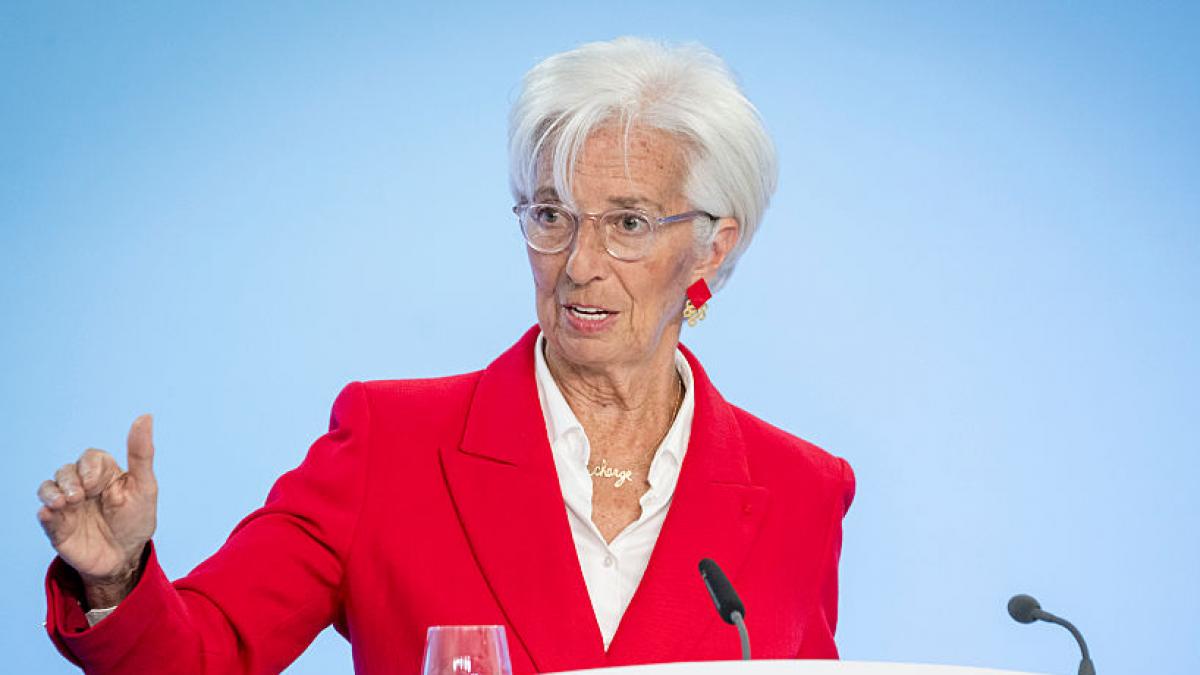 presedintele bce spune ca ar fi ingrijoratoare caderea guvernului bayrou testul politic al frantei se apropie