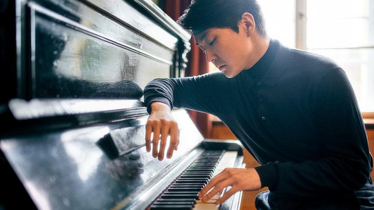 seong jin cho pianistul coreean care a cucerit lumea pe scena de la festivalul george enescu romania e o tara speciala