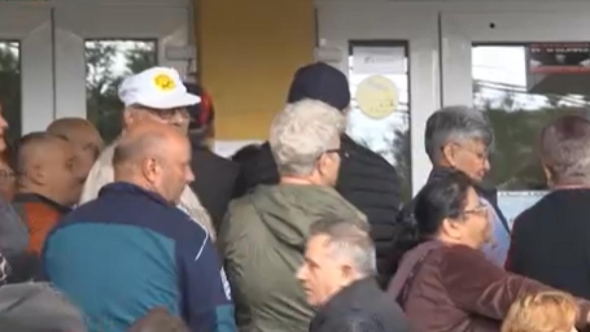 cozi uriase la casele de asigurari de sanatate din tara dupa ce peste 600 000 de romani au ramas fara asigurare bataie de joc