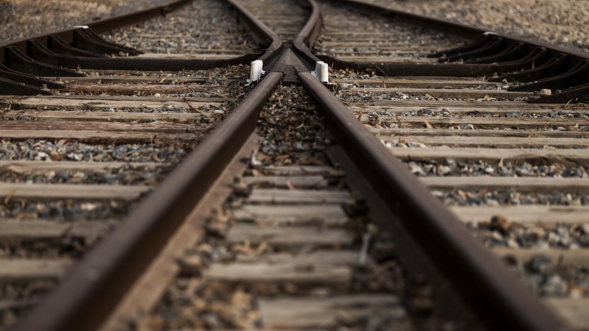 o fata de 17 ani care a scapat din mariupol a murit impinsa in fata trenului de un barbat bunicul a auzit totul la telefon