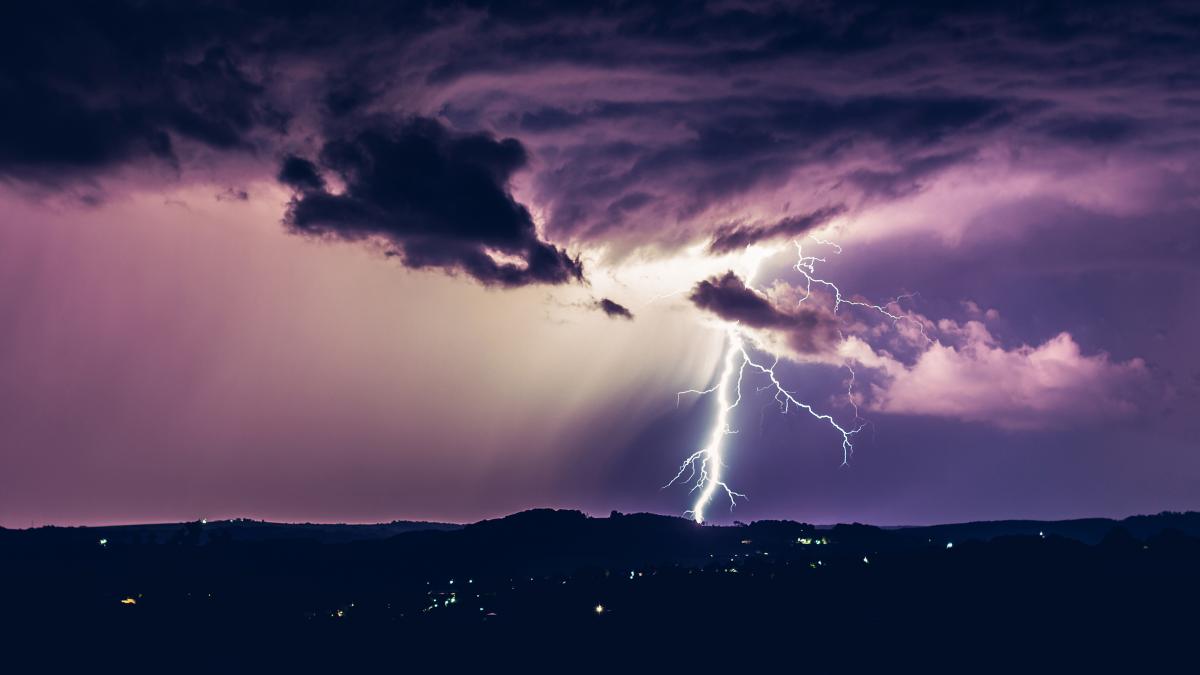 sefa anm a anuntat canicula pana la mijlocul lui septembrie dar si averse torentiale harta zonelor in care vor fi vijelii si grindina