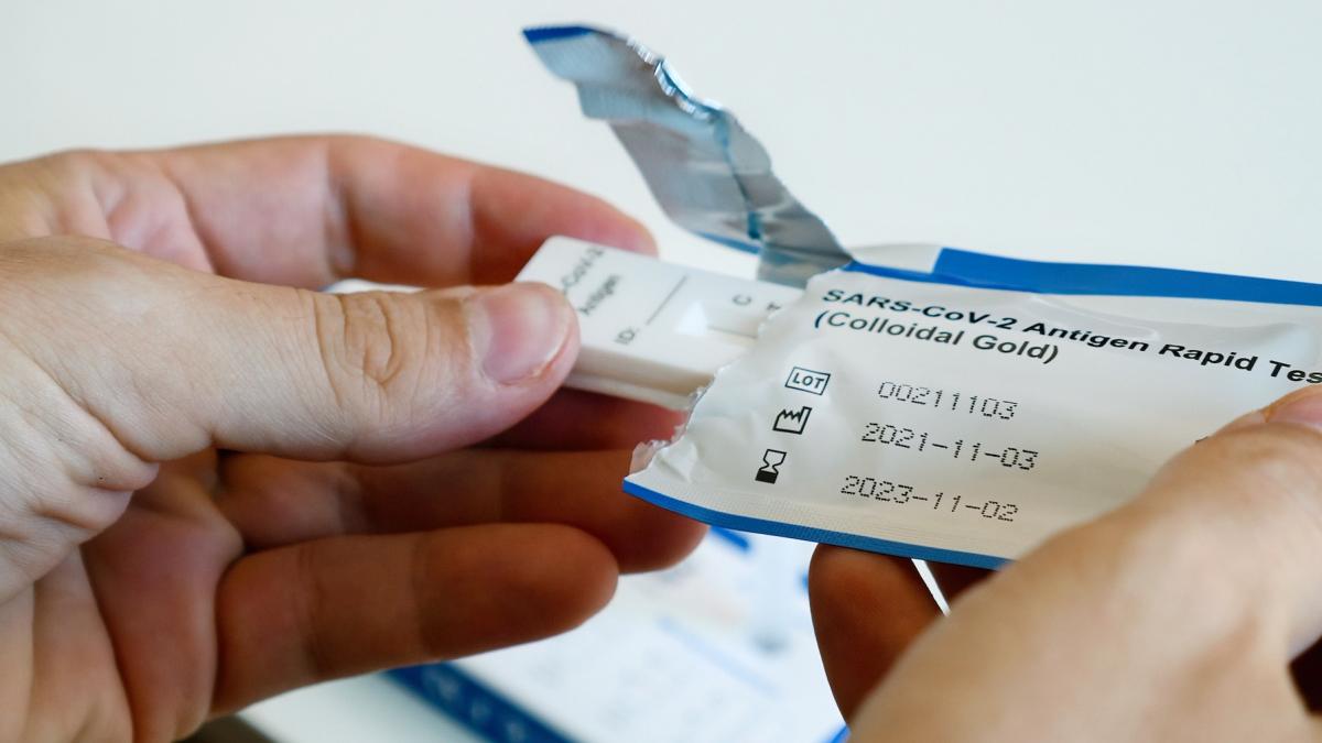 val de covid in toamna 2025 care sunt simptomele si cat de periculoasa mai este boala