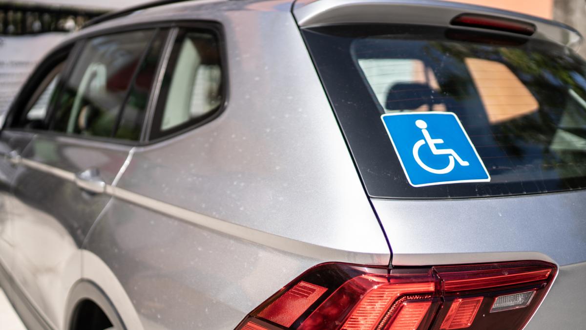 consiliul dizabilitatii cere ca persoanele cu handicap sa fie in continuare scutite de impozit pentru cladiri terenuri si masini