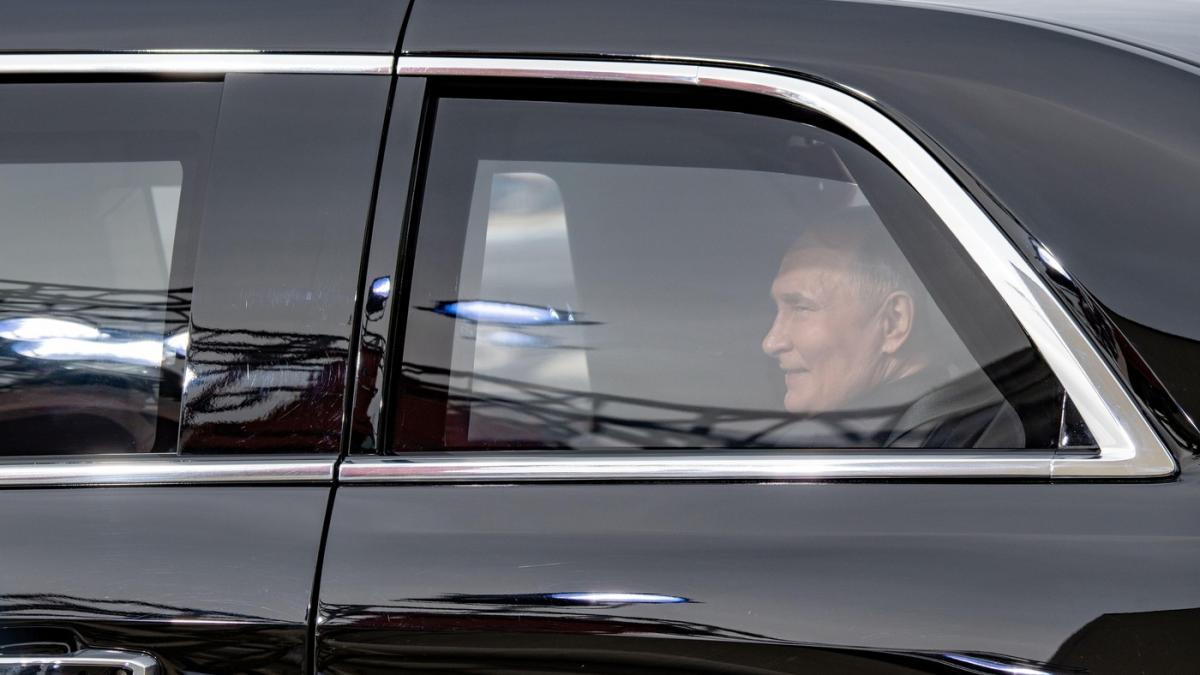 diplomatia limuzinei cum si au transformat putin trump si xi masinile de lux in instrumente ale puterii