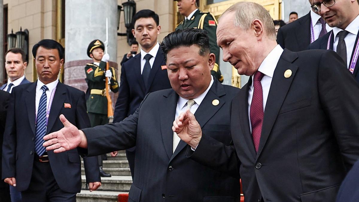 putin l a luat pe kim jong un cu limuzina sa aurus ca sa discute despre razboiul din ucraina si cum sa se ajute