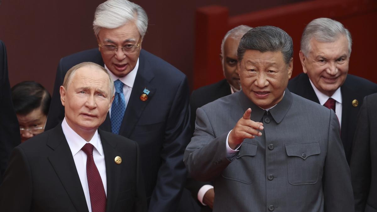 putin si xi si au uitat microfonul deschis in timp ce discutau de transplanturi de organe nemurire si viata la 150 de ani