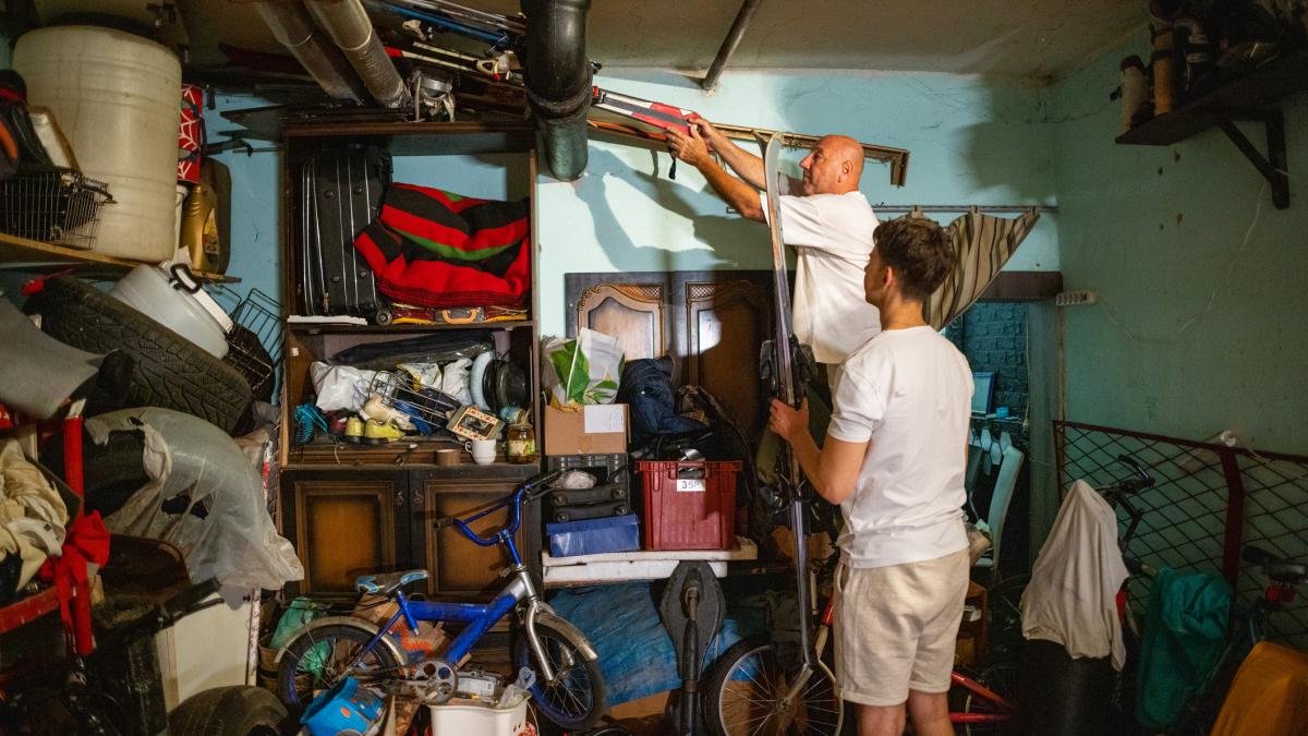 un barbat era milionar de aproape un an dar nu si a dat seama apoi a facut o descoperire uimitoare in depozit