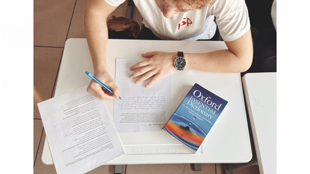 cum te pregatesti pentru un examen international de limba engleza ghidul lexis