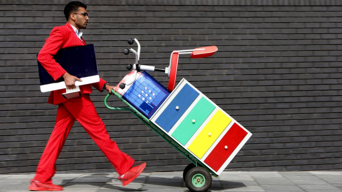 gigantul tech poreclit big red concediaza mii de angajati din toata lumea lista joburilor afectate de tranzitia rapida catre ai