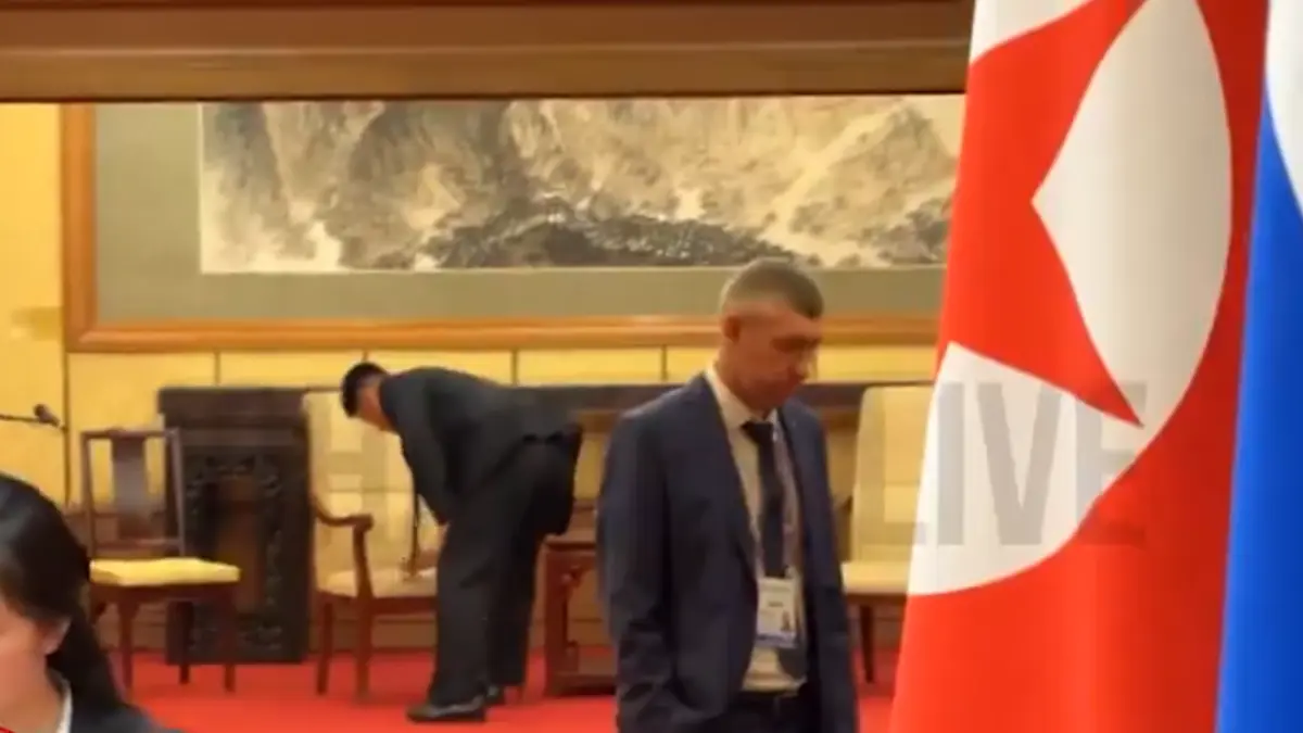 kim jong un a mers in china cu o toaleta privata dupa intalnirea cu putin agentii lui au sters adn ul de pe toate obiectele atinse