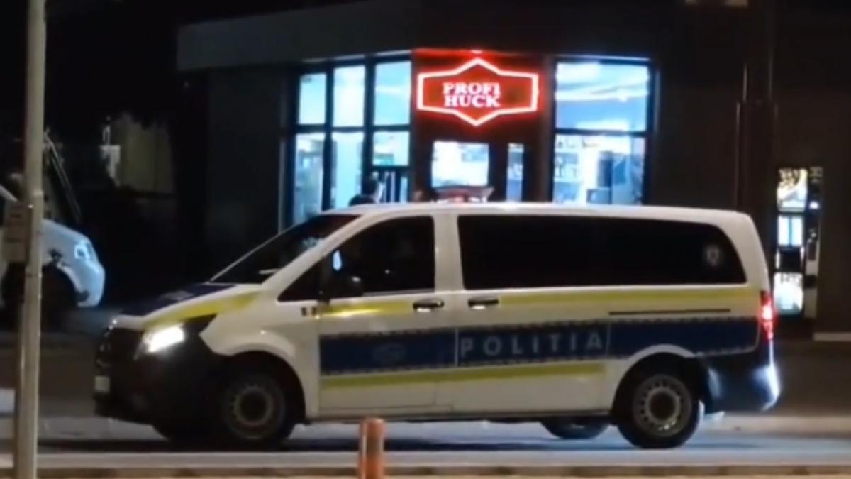 o tanara de 23 de ani a fost injunghiata de fata cu cei doi copii ai sai agresoarea a scapat doar cu amenda