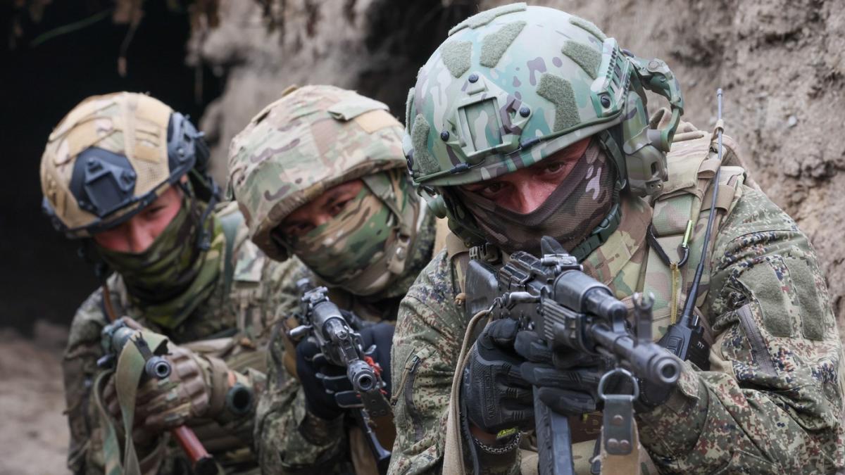 rusii muta trupe de elita in donetk in pregatirea unei noi ofensive imagini ale unui asalt cu blindate rusesti respins de ucraineni