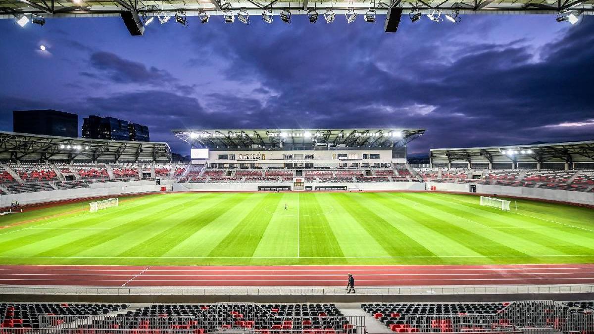 200 de elevi din sibiu incep scoala pe stadion parintii s au opus relocarii intr o cladire neconforma