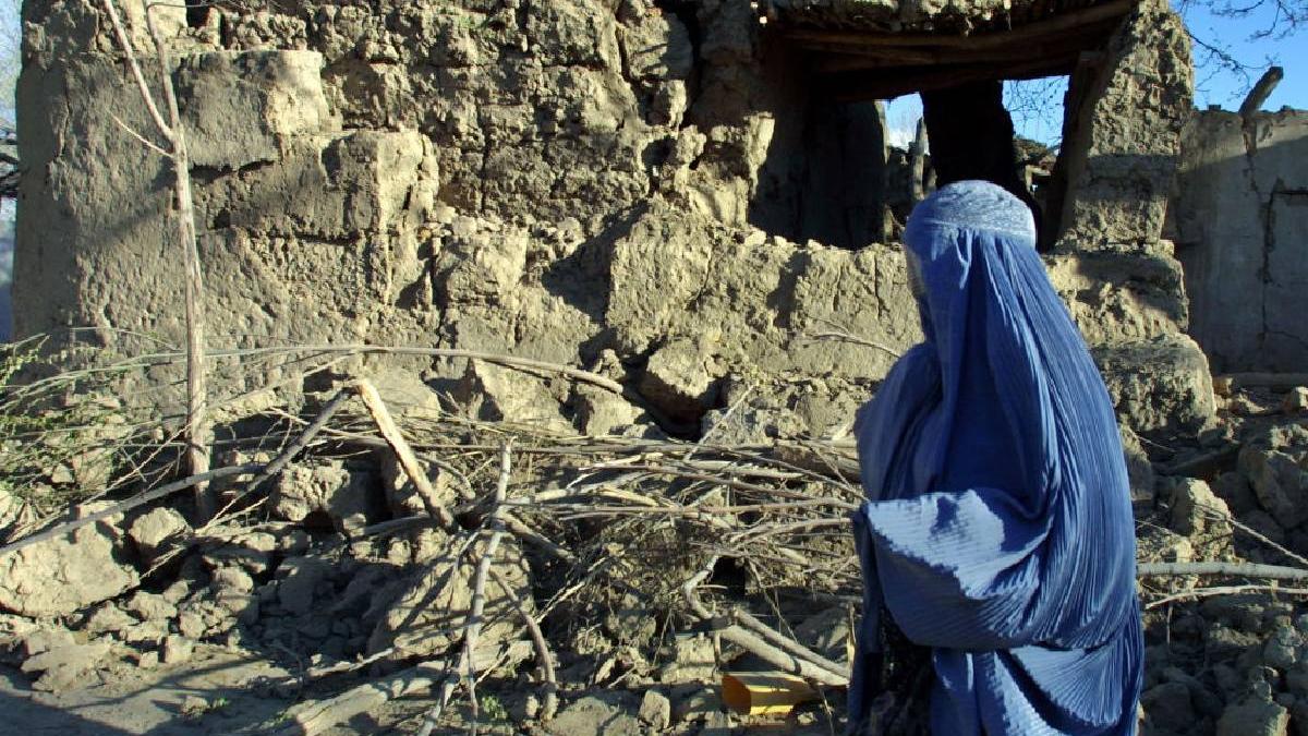 cel putin cinci replici de peste 5 grade pe scara richter ale cutremurelor au zguduit afganistanul mii de oameni dorm sub cerul liber