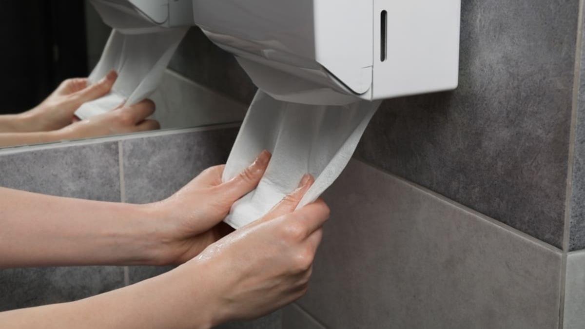 cum sa alegi dispenserele de hartie potrivite pentru afacerea ta