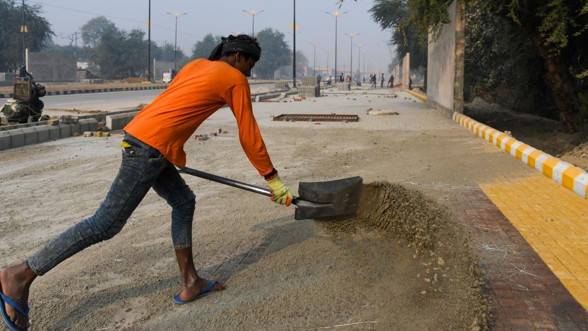 india vrea sa investeasca 125 de miliarde de dolari pentru a construi 17 000 de kilometri de drum de mare viteza