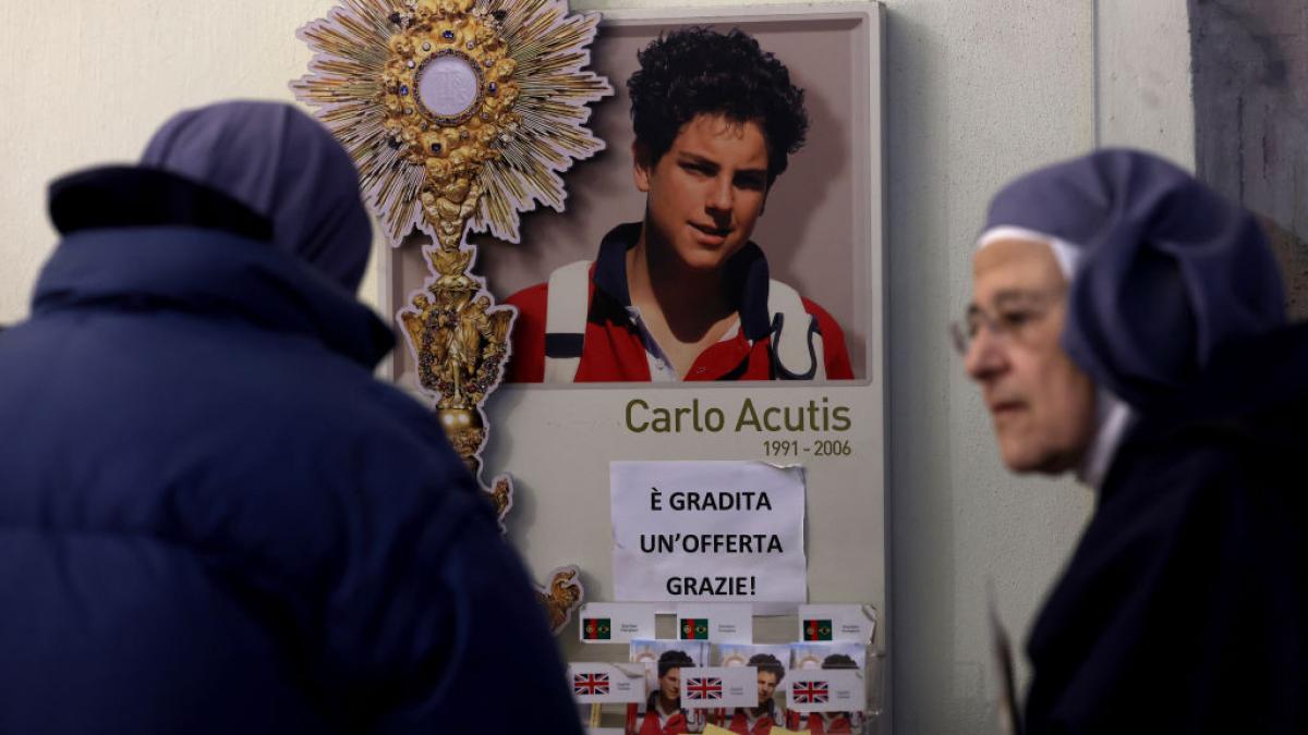 un adolescent italian va deveni duminica primul sfant catolic din generatia milenialilor cine a fost carlo acutis