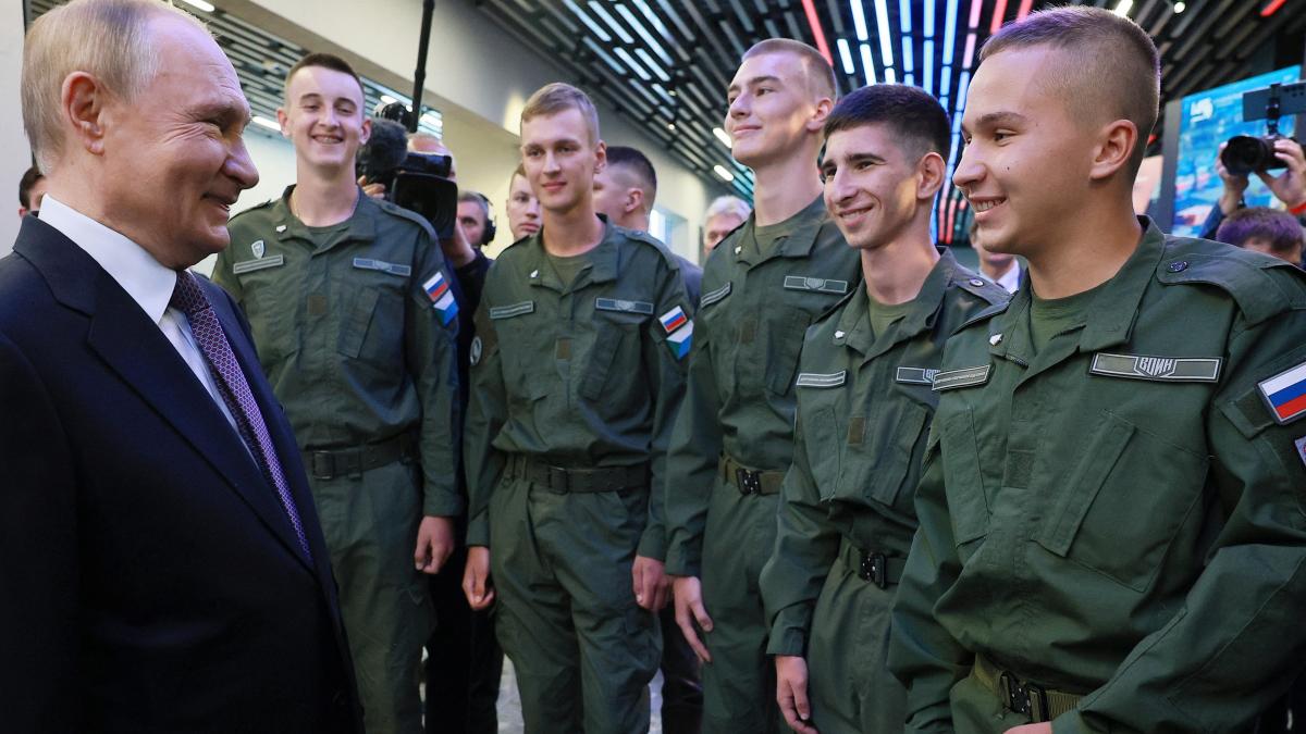 bbc orasul care e la 7 000 km de ucraina dar face parte din razboi desi tinerii lor mor pe capete rusii de acolo il sustin pe putin