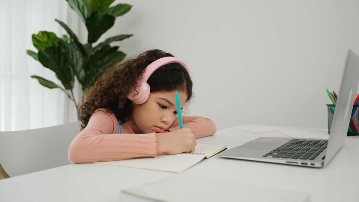 cum ii poate ajuta chatgpt pe elevi sa invete noul study mode le arata pas cu pas cum sa gandeasca