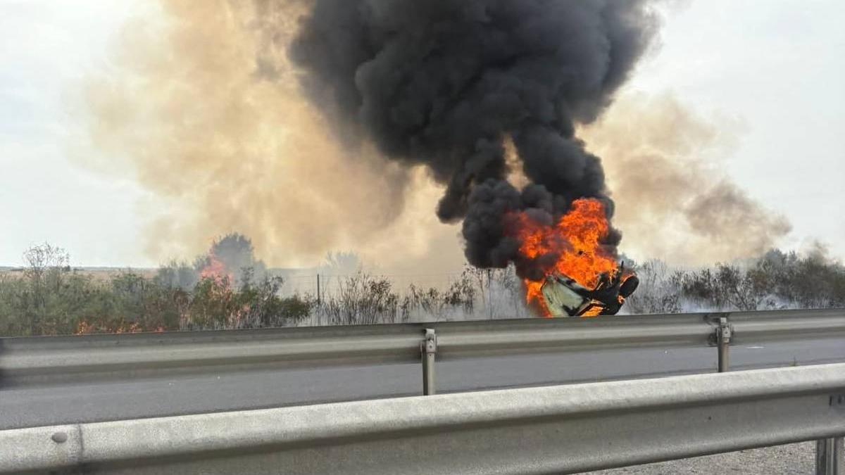 trafic restrictionat pe a1 in dambovita o masina s a rasturnat si a luat foc