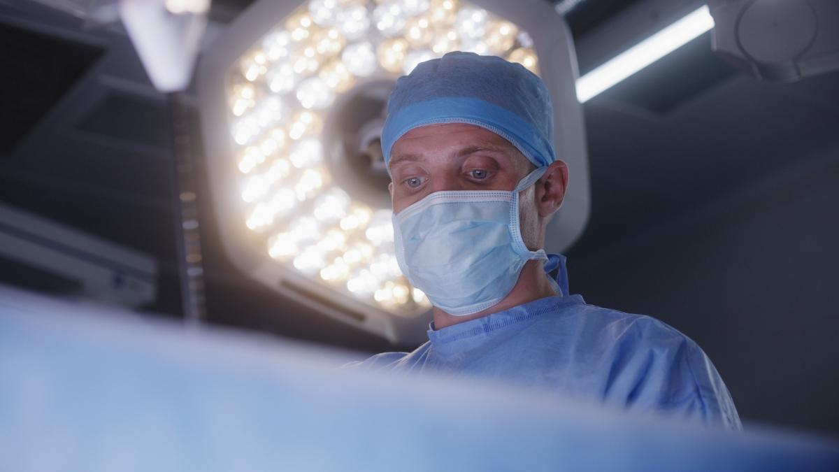 ce fotografie a postat un medic pe un site de intalniri a fost exclus definitiv din profesie