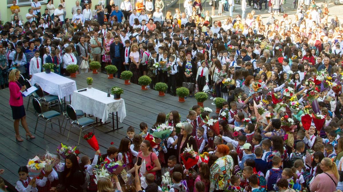 prima zi de scoala 2025 toate schimbarile din noul an scolar si ce inseamna ele pentru elevi si profesori