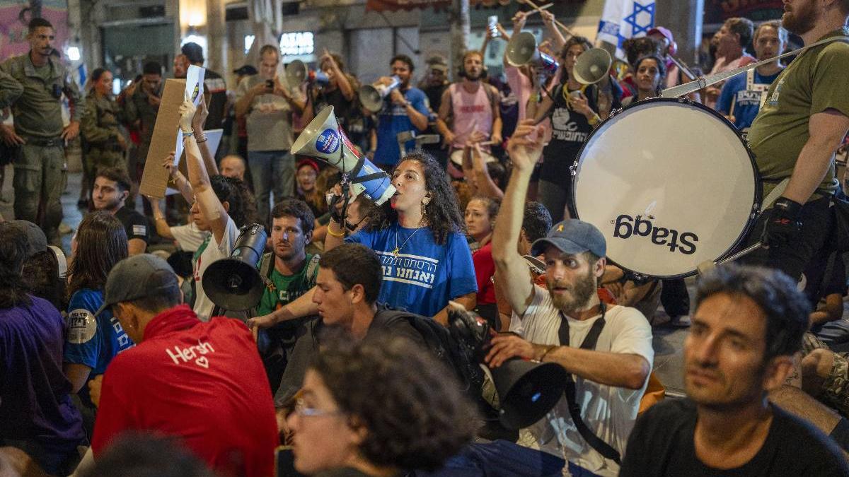 proteste uriase la ierusalim si tel aviv zeci de mii de oameni cer ca netanyahu sa accepte un acord pentru eliberarea ostaticilor