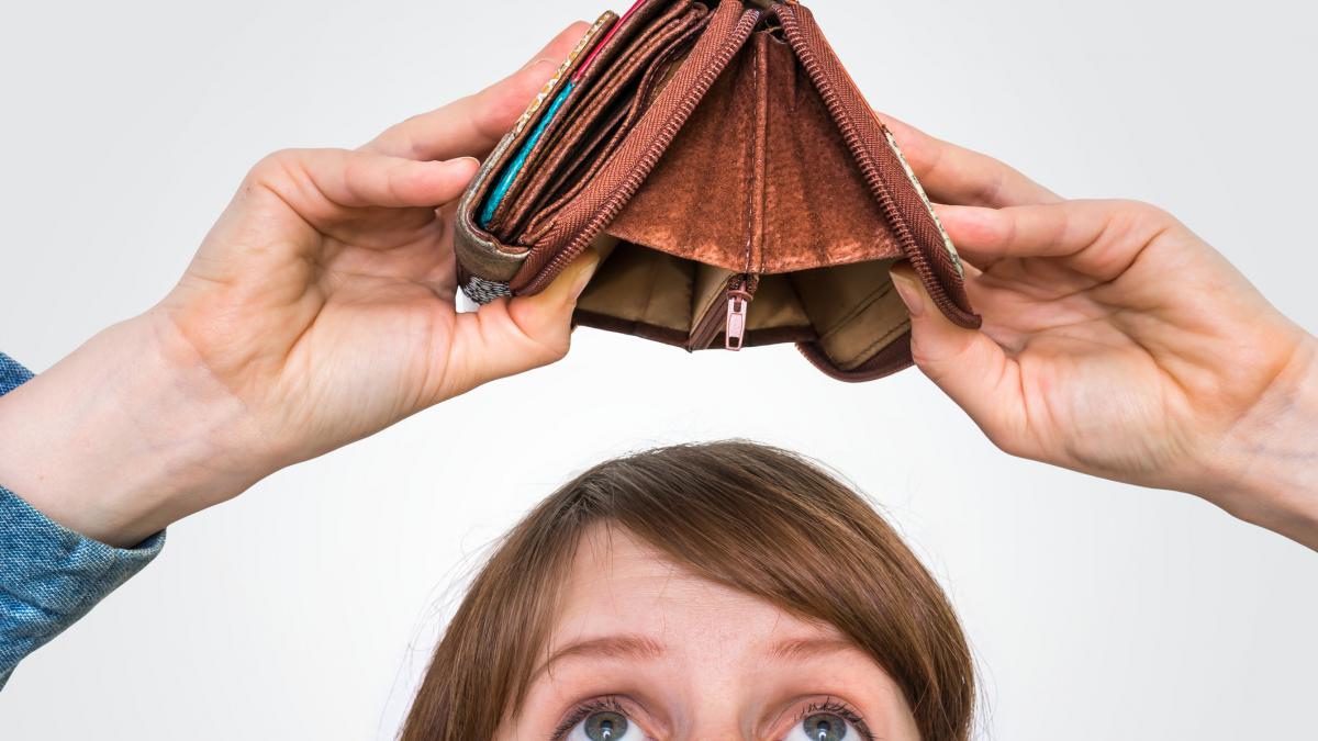 15 dintre romani nu isi mai pot plati facturile si ratele la banca cele mai mari probleme sunt la intretinere