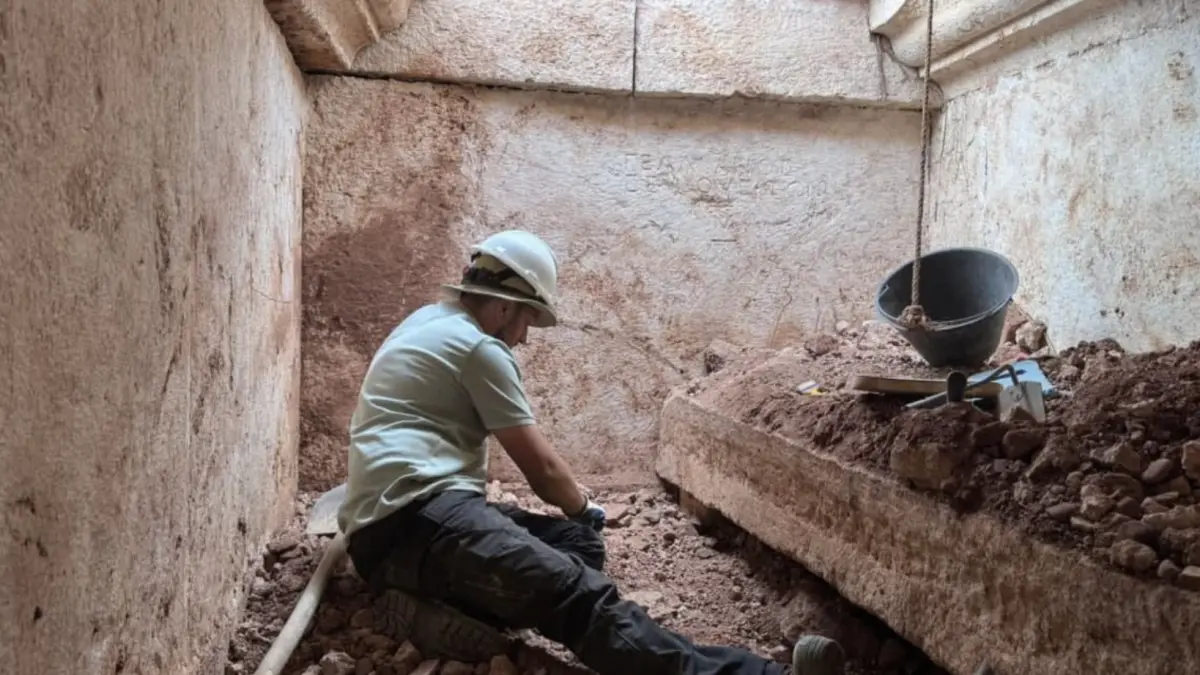 descoperire arheologica neasteptata o bogata necropola romana a fost gasita dupa ce localnicii au observat pietre ciudate in albania