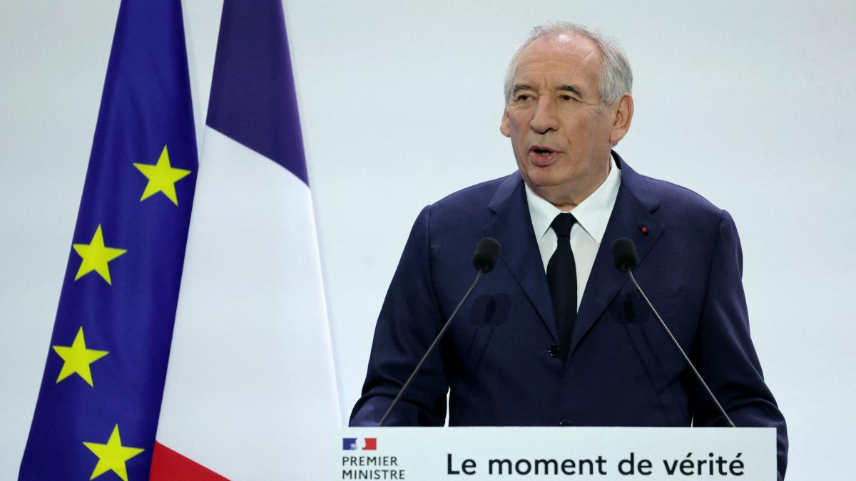 franta intra din nou in criza cum poate cineva sa guverneze o tara cu 246 de feluri de branza