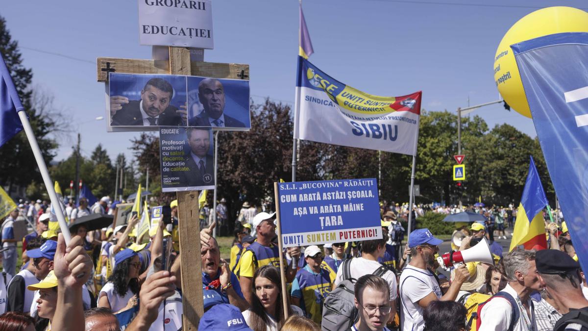 haos ca niciodata in prima zi de scoala profesorii anunta proteste ministrul educatiei indeamna parintii sa si duca copiii la clase