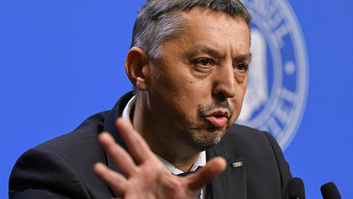 ministrul educatiei spune ca cererile sindicalistilor sunt nerealiste printre ele se numara si demisia sa mi se pare neinspirata