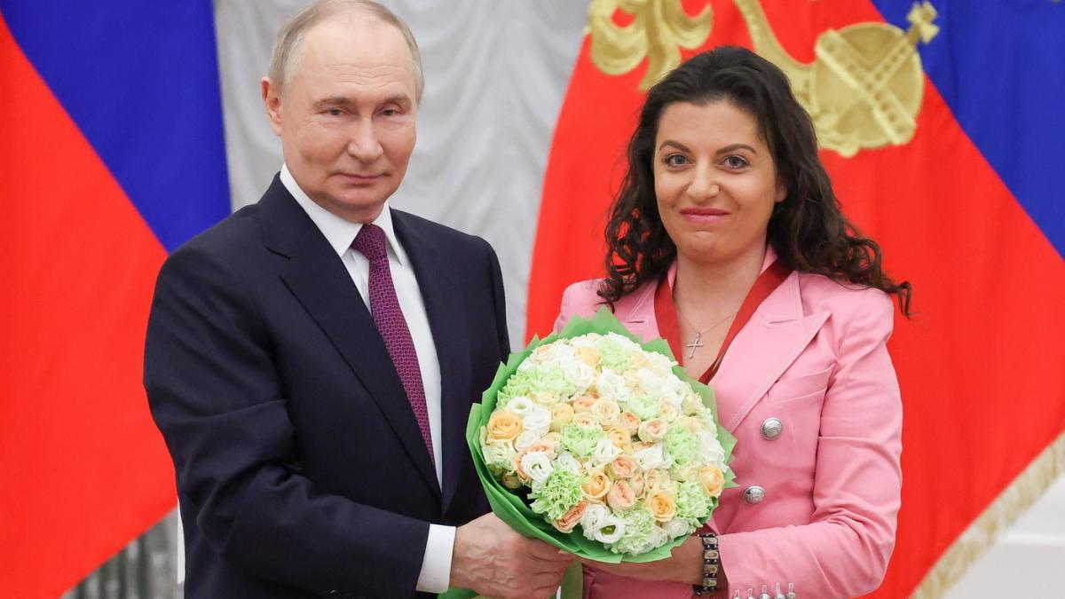 papusa lui putin margarita simonian a anuntat ca sufera de o boala teribila