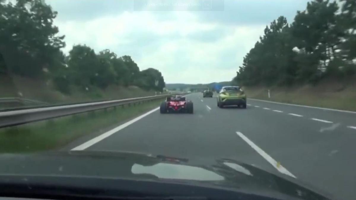 soferul fantoma care s a plimbat sase ani pe autostrazile din cehia cu o masina de formula 1 a fost prins