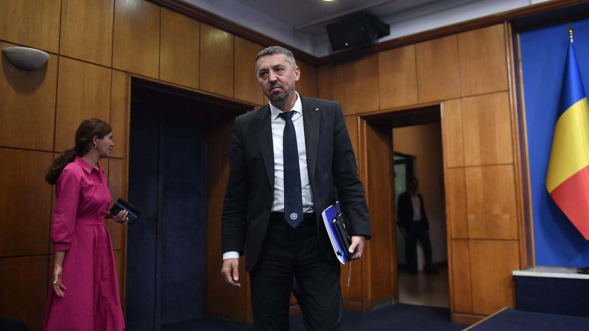 va fi marti a doua zi de scoala daniel david maine orele se desfasoara normal e obligatie legala a profesorilor si o datorie morala