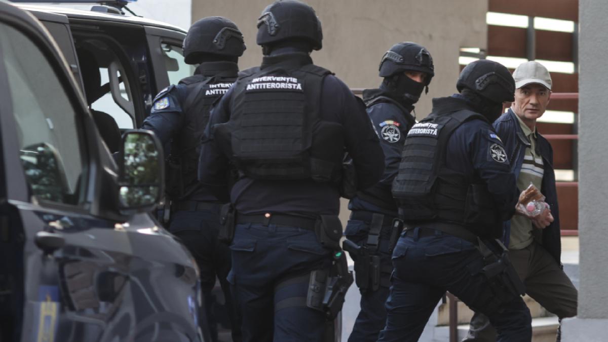 fostul director sis moldova care vindea secretele romaniei catre kgb din belarus a fost adus de mascati la audieri acuzatiile diicot