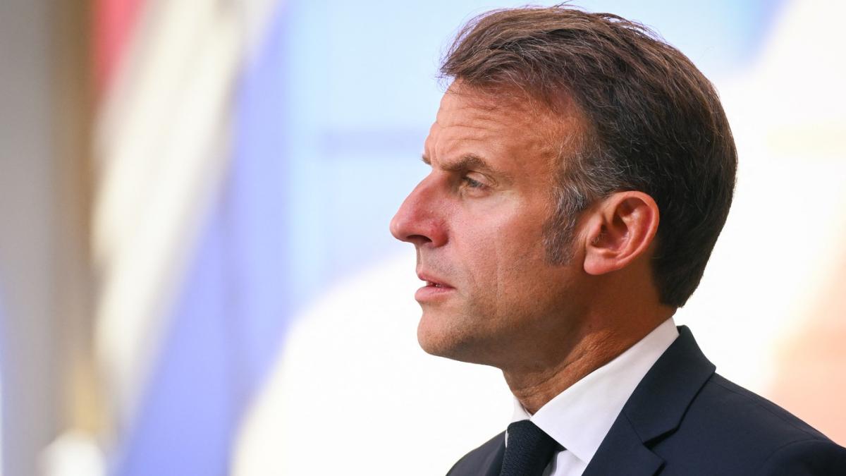 optiunile lui macron dupa ce i a fost ghilotinat al patrulea guvern presedintele frantei e strans in menghina de extremele politice
