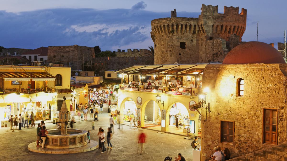 un barbat si a pierdut ajutorul de somaj pentru ca a plecat in vacanta in grecia fara sa anunte a fost acuzat de frauda in austria