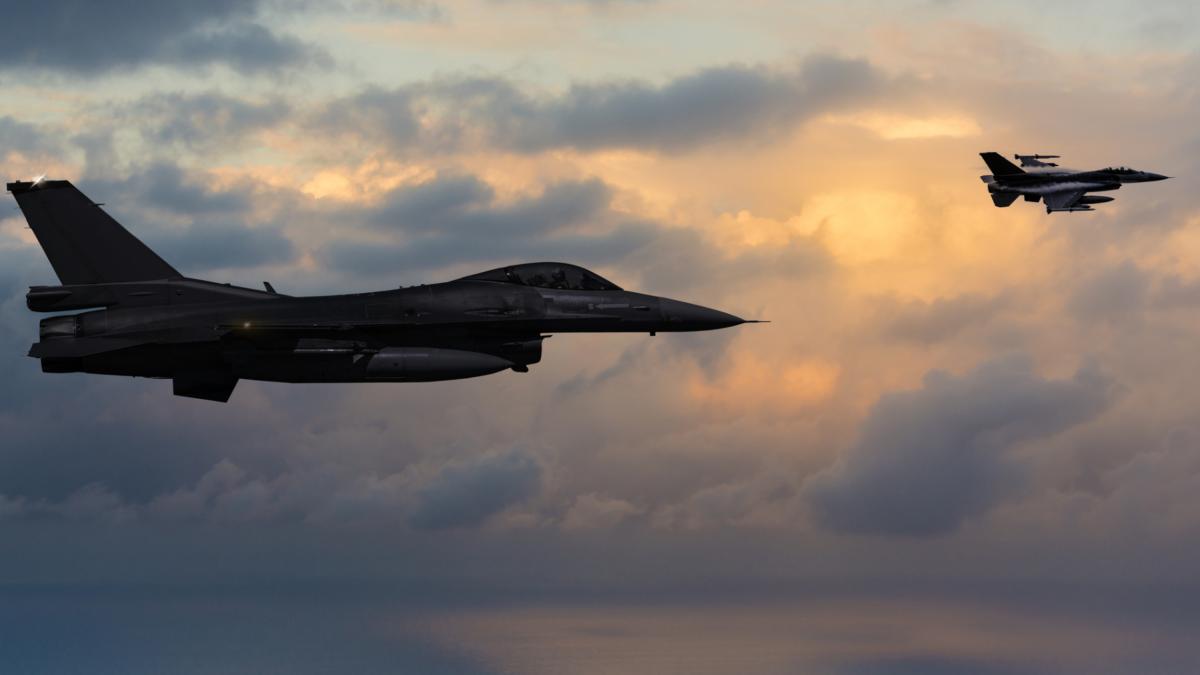 alerta aeriana in romania dupa ce mai multe drone rusesti au fost detectate la granita cu ucraina armata a ridicat doua f 16 in aer