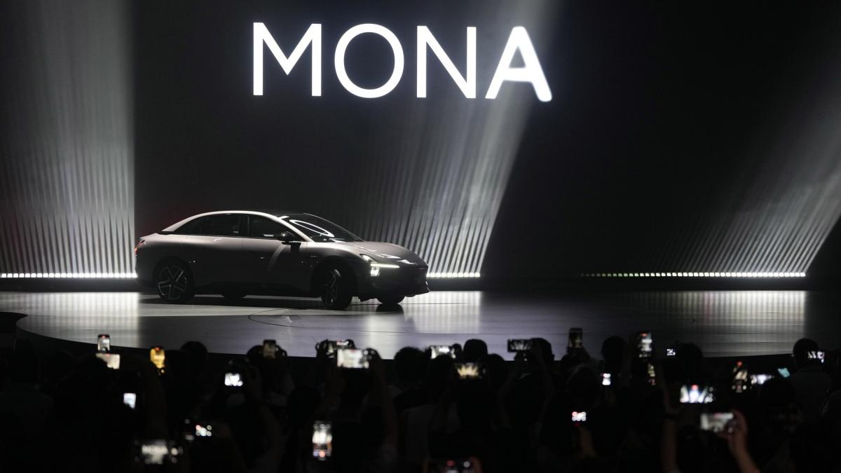 china va lansa in 2026 masina electrica mona la nivel global pretul este mai mic de 17 000 de euro