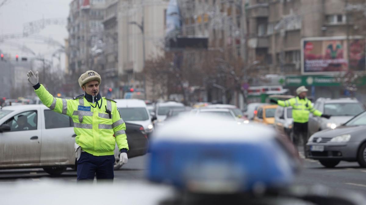 concept nou al mai pentru fluidizarea traficului in bucuresti politisti in aproape 100 de intersectii masura este permanenta