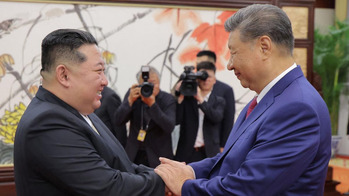 kim jong un vrea de mult recunoasterea phenianului ca putere nucleara xi jinping pare ca i a oferit o la parada militara de la beijing